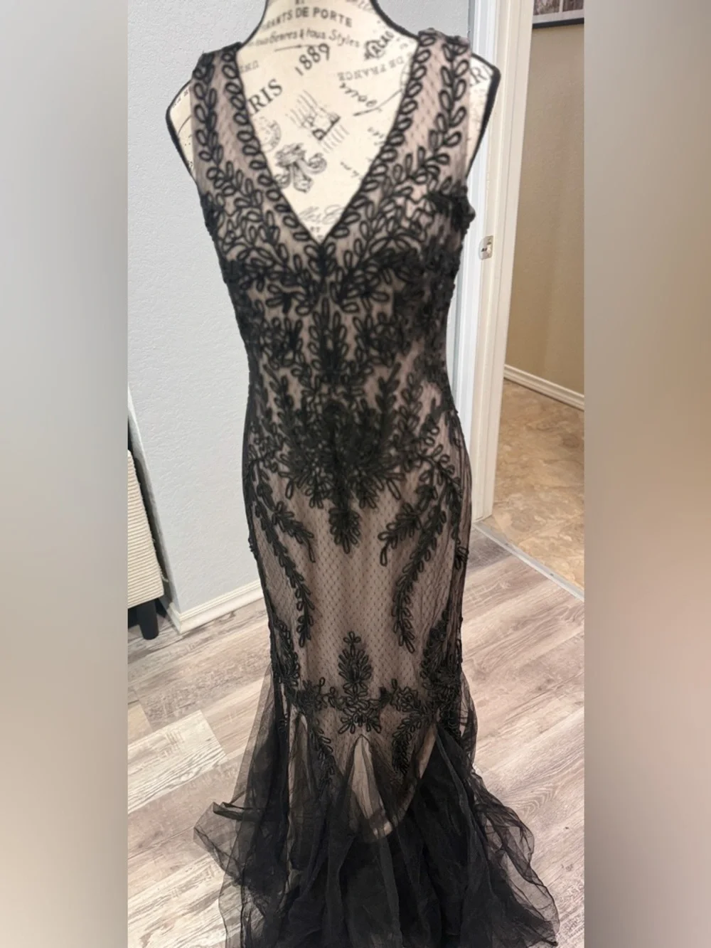 Cachet Embroidered Tulle Mermaid Gown-Size 8-NWOT - Picture 14 of 16